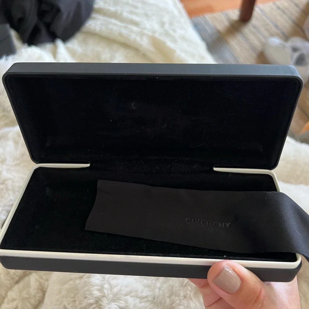 Givenchy bold square